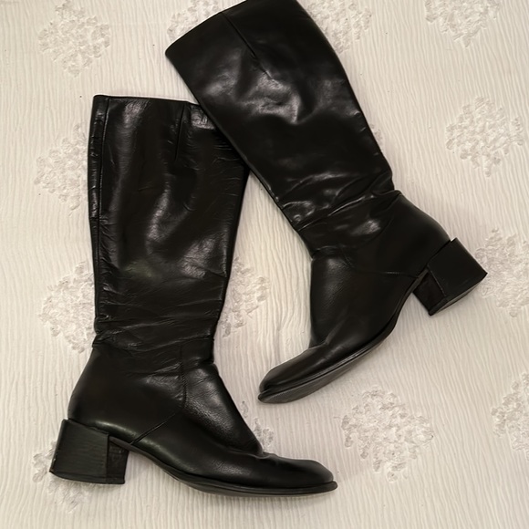 Black leather boots - Picture 7 of 9